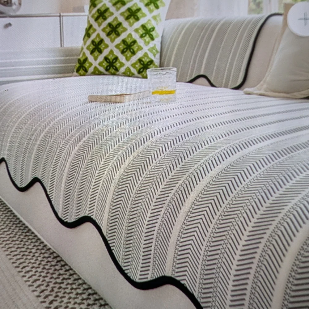Casa & Beyond Couch Cover
